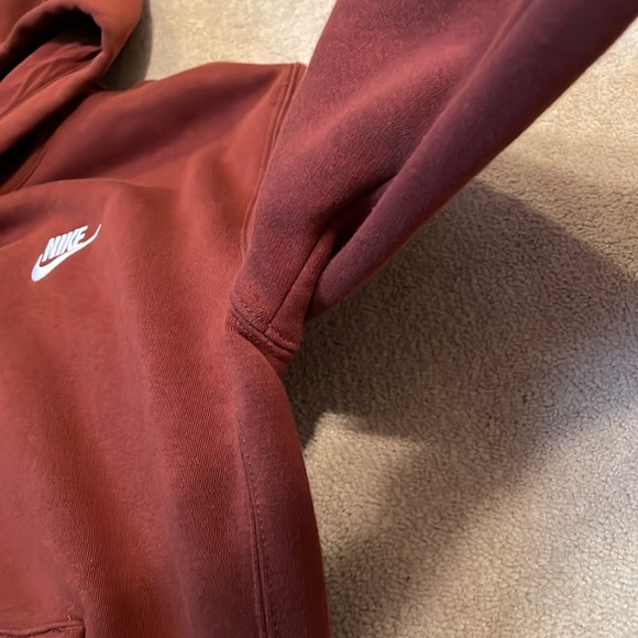 Nike Men's burgundy Hoodie - Picture 7 of 8